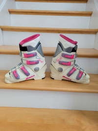 Like NEW Ski Boots Size 25 (Women's  7.5) Barely Used