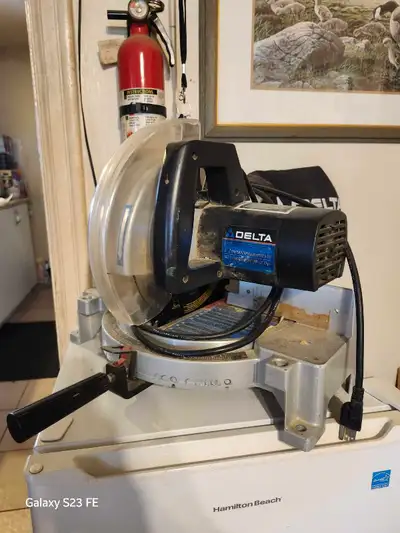 delta 10inch compound mitre saw (no holding) $50.00, View more