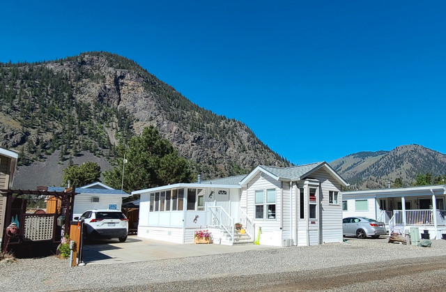 PRICE REDUCED!!  Full 4 Season Park Model in Houses for Sale in Penticton