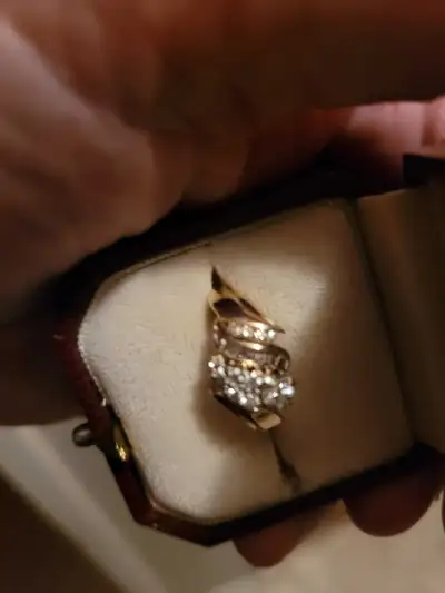 14k gold ring with real diamonds size 7, View more