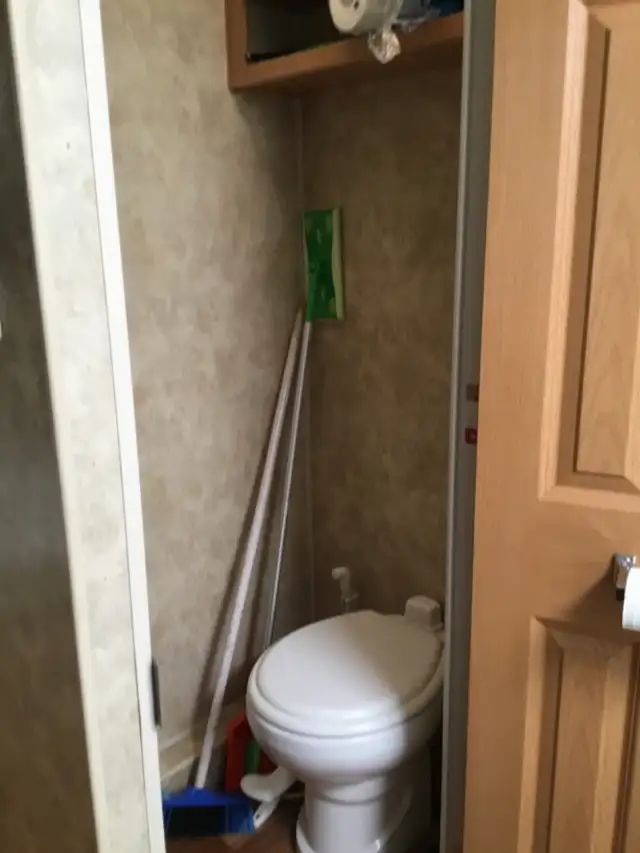 5th wheel trailer in Travel Trailers & Campers in Nelson - Image 8
