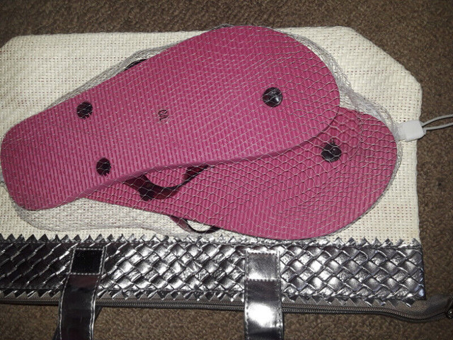 New  purse for beach and flip flops Size L  $10 for both in Health & Special Needs in Moncton - Image 3