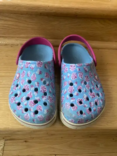 Crocs sandales 6US femmes ou 3US junior, View more
