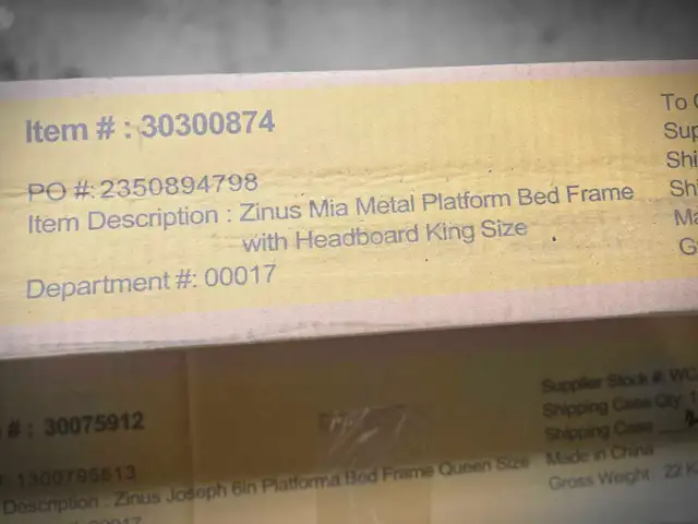 Zinus Mia Metal Platform Bed Frame King Size in Beds & Mattresses in Bedford - Image 3