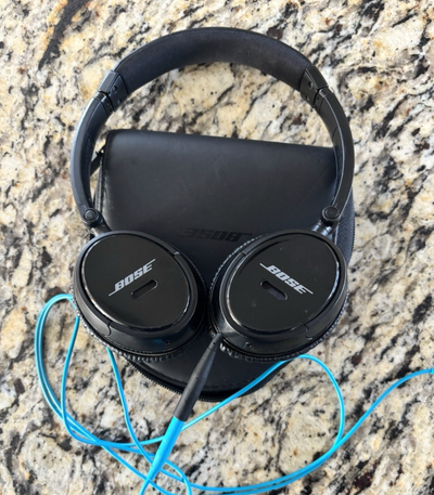 Bose Black On-Ear Wired Foldable Headphones In Black W/ Aux Cord 8/10 with some wear on the leather...