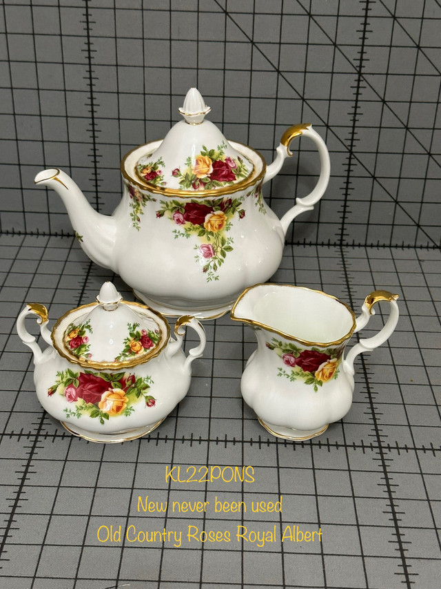 Old Country Roses Royal Albert England Bone China - Asking price in Kitchen & Dining Wares in Mississauga / Peel Region - Image 3