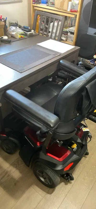 Utiliser par ma mère dans son RPA . Fait pour pouvoir manger directement à la table de la cafétéria....