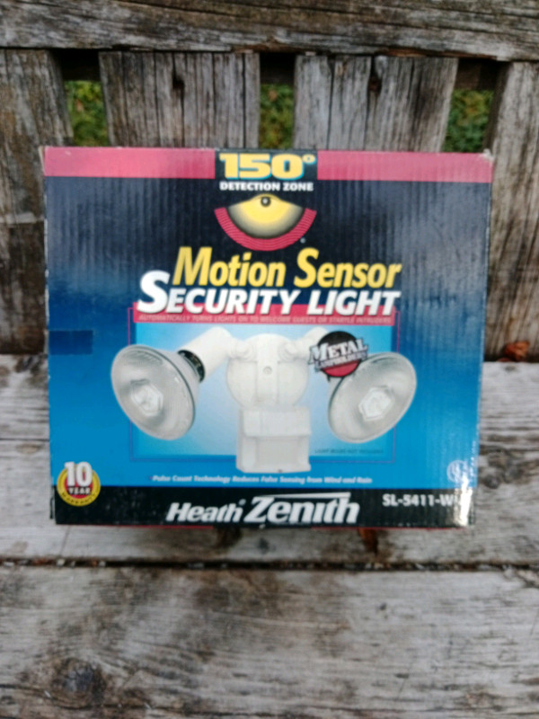 New Zenith Motion Sensor Security Light, Bulbs Not Included in Electrical in Oshawa / Durham Region - Image 4