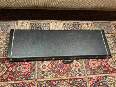 Yorkville Sound Deluxe  Jazz&Precision Bass Case. Mint, View more
