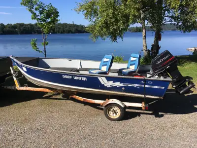 Deep Water Classic 1500 Boat with a 45-Johnson Motor. Great condition. Motor starts on the first pul...