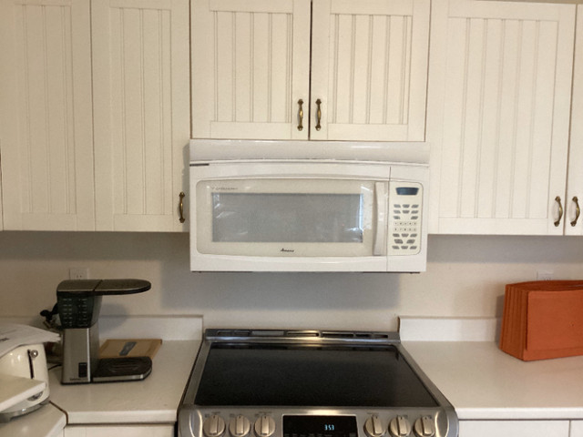 Microwave Oven in Microwaves & Cookers in Oshawa / Durham Region