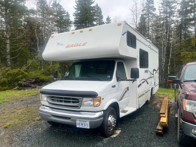 2000 Ford E-350 Eagle by Jayco Motorhome in RVs & Motorhomes in Bedford - Image 10