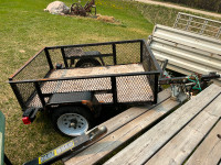 lowes uliility trialer mesh sides  3.5 x5 black trailer 700