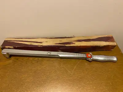 J. H. Williams S-58 1/2" Drive, Measurrench rare vintage Torque Wrench comes with Original Box Seule...