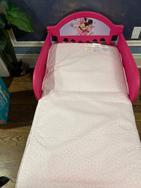 Mini mouse toddlers bed and mattress 