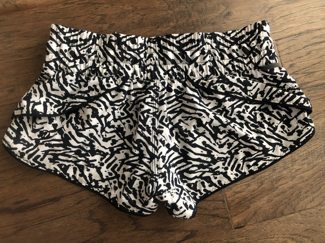 Lululemon "Flip Out" reversible shorts (size 6) in Other in St. Catharines - Image 2