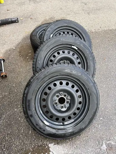 Toyo observe GSi 6 ls snow tires 225/60 R17 on steel winter wheels x4 Came off of a 2020 Hyundai Tuc...