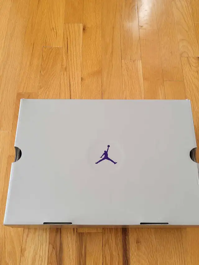 Air jordan 13 court purple size 10.5 men's in Men's Shoes in Edmonton - Image 10