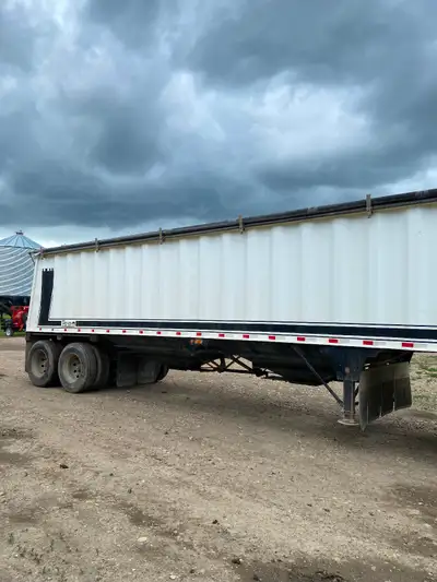Spring ride, side chutes farm use only. Very nice condition