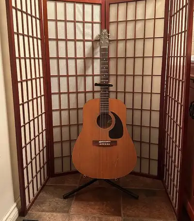 Dreadnought shape with cedar top veneer Acoustic guitar made in Canada Serial Number: 01114217 Top:...