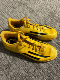 Men’s indoor soccer shoes - sz 6