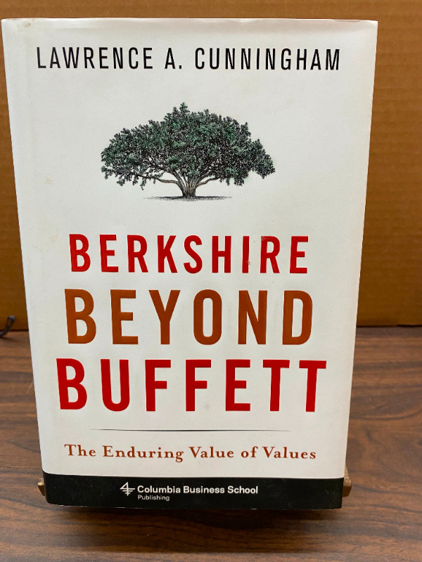 Business Book - Berkshire Beyond Buffett in Non-fiction in City of Toronto