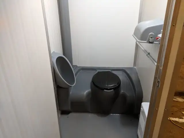 Heated Portable Toilets64520010404353121