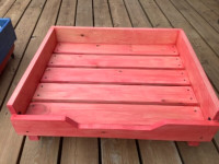 HANDCRAFTED ALL WOOD PET PALLET BED W/ WHEELS- NEW- 24in x20 in