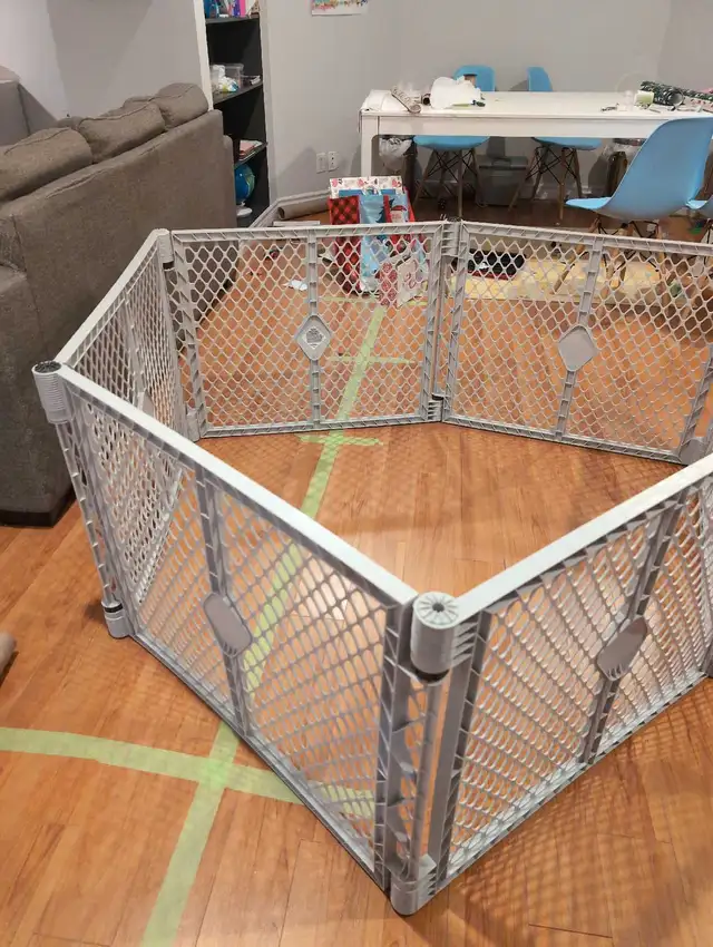 Brand States Superyard Indoor 6 Panel Play Fence in Other in Guelph - Image 2