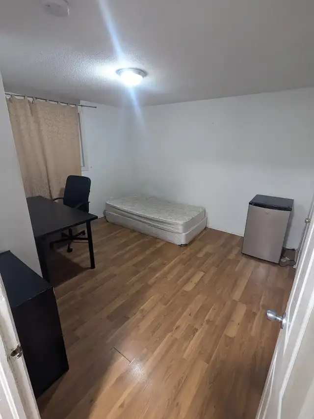 Master bedroom on Heron Gate Mall, ASAP