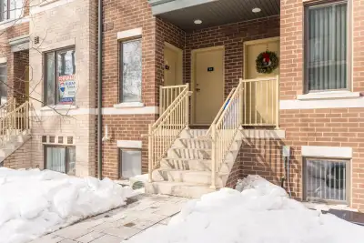 Clean and bright 2bed and 2.5bath Menkes Townhome available for rent starting Nov 1st 2026! Lots of...