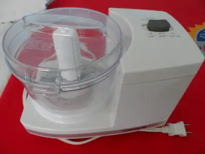 Farberware Food Processor, very little used, for sale. Processor dimensions with pictures. Item avai...