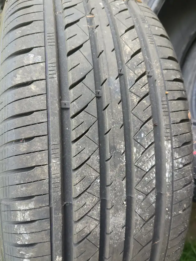 TIRES/PNEUS RIMs very good condition 205/65/r16 BMW rims in Tires & Rims in City of Montréal - Image 2