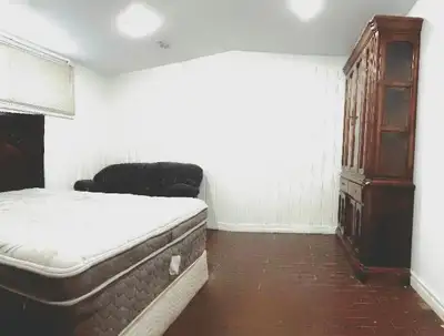 2 bedrooms basement unit on Markham / Ellesmere for rent