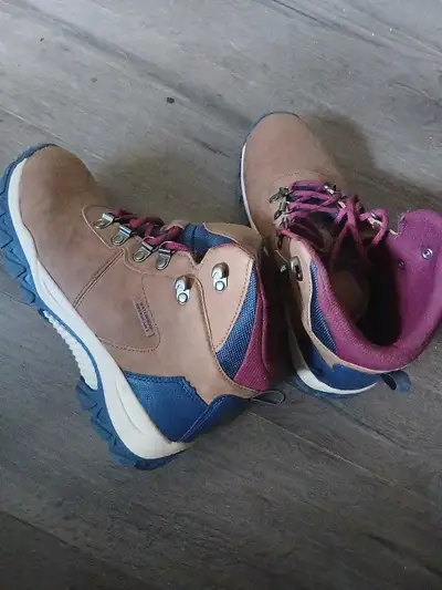 Size 9 womens boot, View more