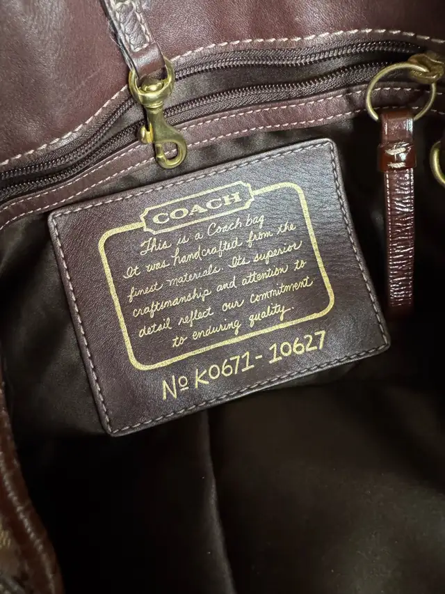 COACH vintage signature hobo shoulder bag in Women's - Bags & Wallets in Barrie - Image 4