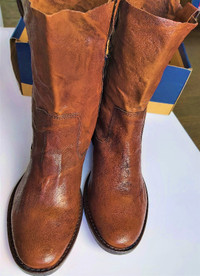 Brand new Men's all genuine leather light boots, made in Italy!