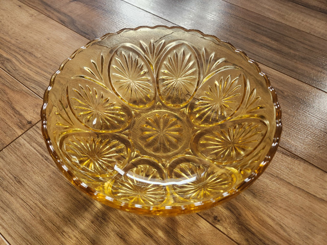 Vintage (1960s) Anchor Hocking amber glass serving bowl in Arts & Collectibles in Fredericton