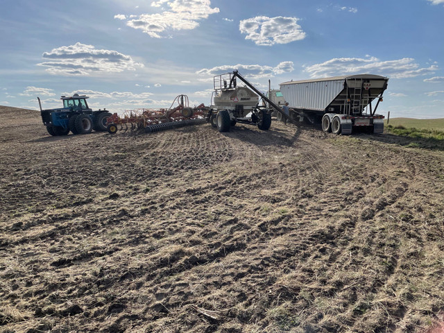 Bourgault Air Drill 5710 in Farming Equipment in Swift Current - Image 4