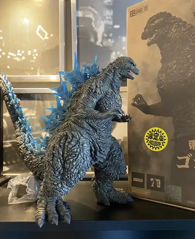 Super mint condition from Japan. Ric boy sold out exclusive version with blue fin spikes and face ba...