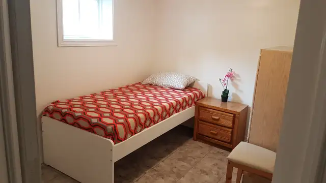 Room for Rent-Scarborough-Near Victoria Park Sub-April 1st