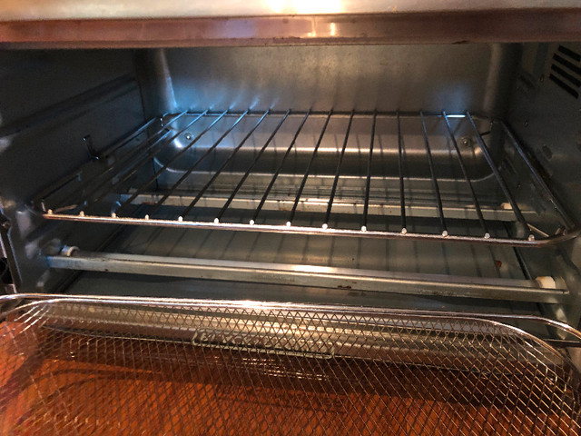 LARGE BLACK & DECKER AIR FRYER TOASTER OVEN in Toasters & Toaster Ovens in Moncton - Image 2