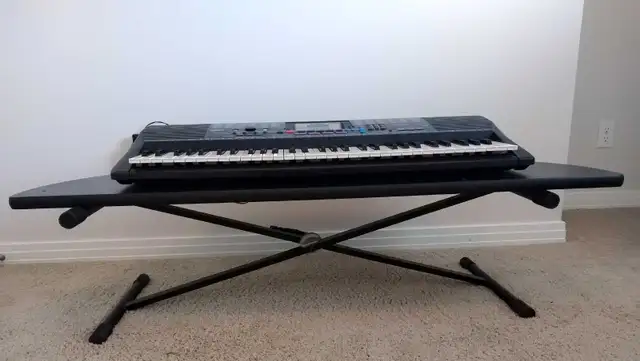 Yamaha piano PSR-220 with stand. in Pianos & Keyboards in Calgary - Image 3