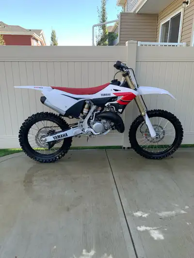 This powerful and agile Yamaha YZ125 motocross bike is in excellent condition and ready for the trac...
