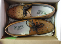 Women's Bowling Shoes Size 6 - NEW
