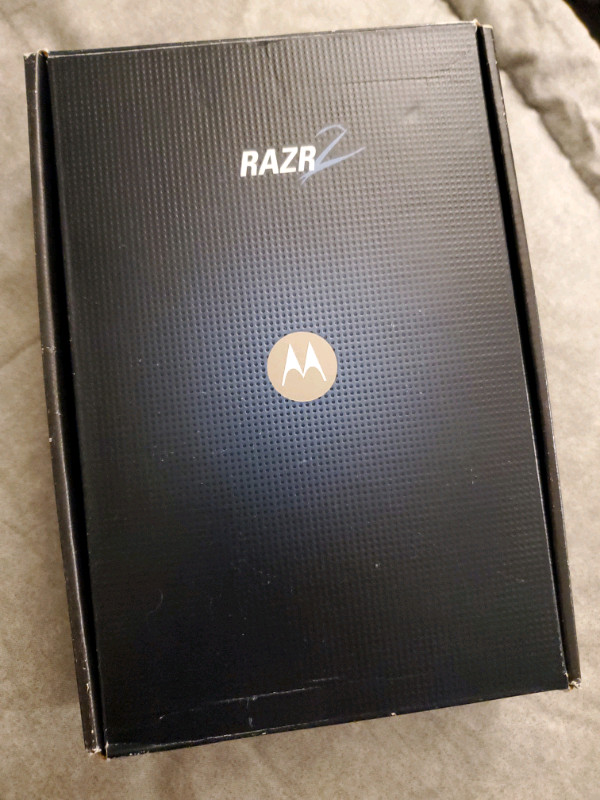 MOTOROLA  RAZR/2  V9 
 EXCELLENT CONDITION $140 dans Téléphones cellulaires  à Ville de Montréal