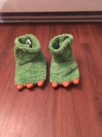 Crocodile feet slippers 