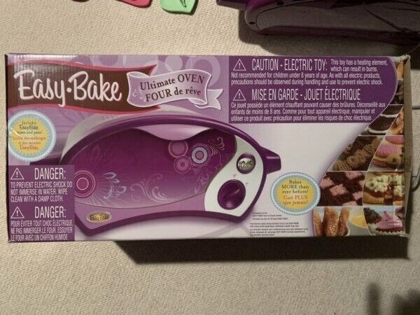 Hasbro Easy Bake Ultimate Oven Set  in Toys & Games in Woodstock - Image 3