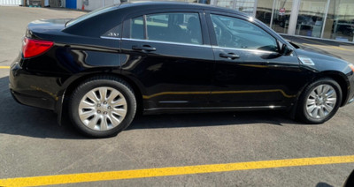 Chrysler 200 with extras 