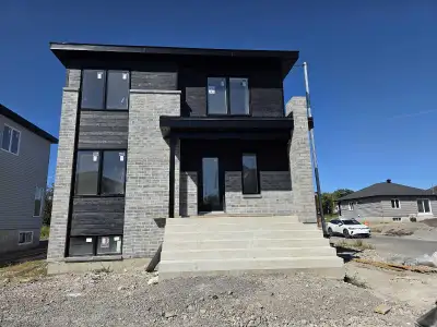 Découvrez ce superbe appartement 3 1/2 neuf à Contrecoeur, offrant un espace de vie moderne et confo...